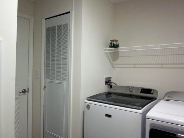 2016 Locust Ridge Rd, Pocono Lake, PA 18347 - washroom featuring separate washer and dryer