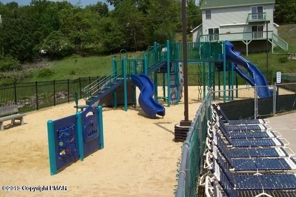 158 Saunders Dr, Bushkill, PA 18324 - view of community playground