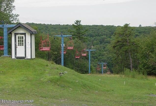 158 Saunders Dr, Bushkill, PA 18324 - view of outdoor structure featuring a view of trees