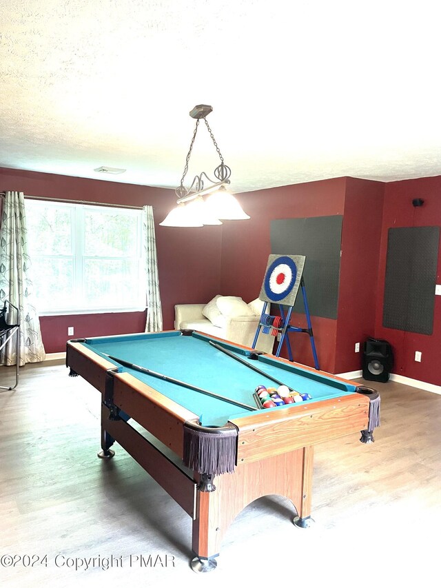 playroom with billiards, a textured ceiling, wood finished floors, and baseboards