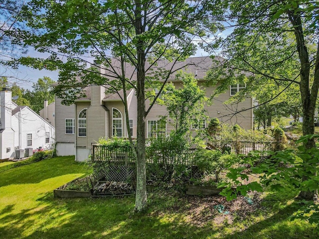 2358 Snapdragon Pt, East Stroudsburg, PA 18301 - rear view of property featuring a lawn