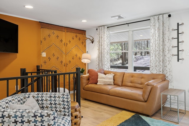 7 Park Ln, Lake Harmony, PA 18624 - living area with wood finished floors and recessed lighting