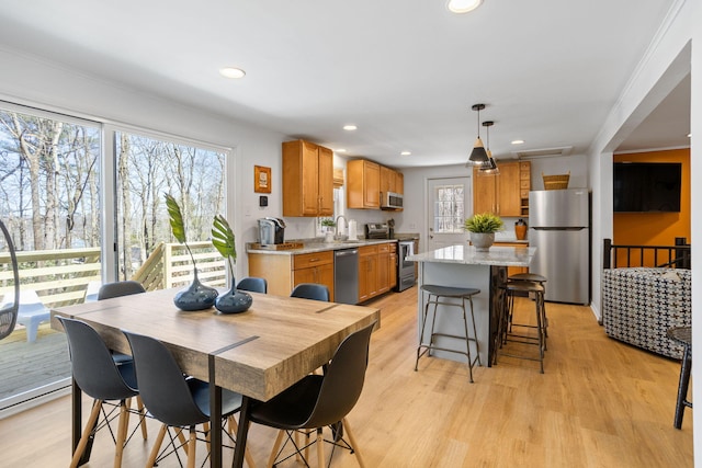 7 Park Ln, Lake Harmony, PA 18624 - dining area featuring light wood-style flooring, recessed lighting, and ornamental molding