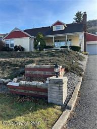 view of front of property featuring a garden and a garage