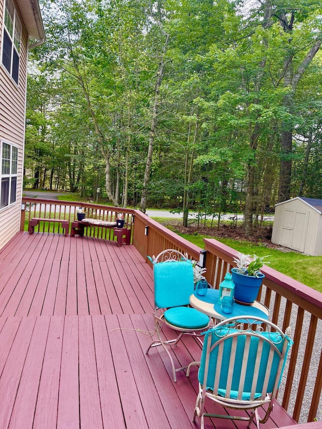2105 Larkspur Ln, Tobyhanna, PA 18466 - view of deck