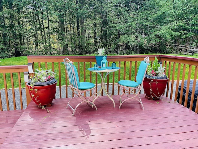 2105 Larkspur Ln, Tobyhanna, PA 18466 - wooden terrace featuring a yard