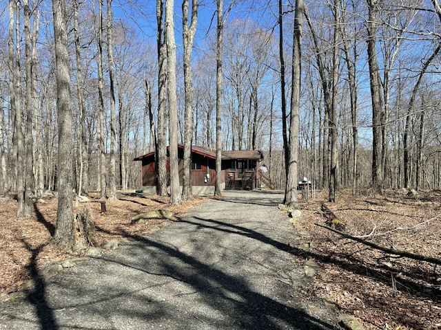 172 Larsen Dr, Clifton Township, PA 18424 - view of front facade featuring aphalt driveway
