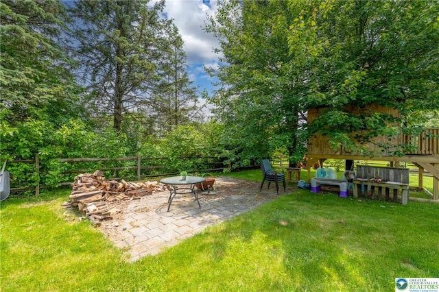 5622 Snowdrift Rd, Orefield, PA 18069 - view of grassy yard with a patio area