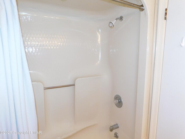 full bath with shower / bath combo with shower curtain