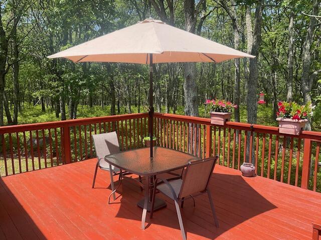 3124 Bluebird Dr, Bushkill, PA 18324 - deck with outdoor dining space