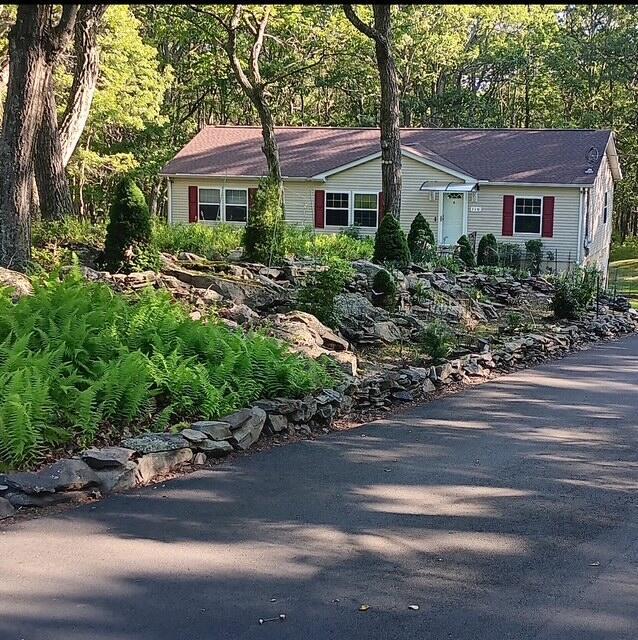 3124 Bluebird Dr, Bushkill, PA 18324 - view of ranch-style home