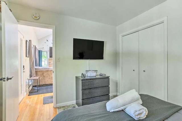 348 Fernwood Dr, East Stroudsburg, PA 18301 - bedroom featuring light wood-style floors and a closet