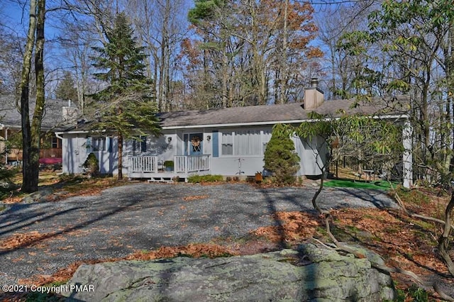 36 Maplewood Rd, Lake Harmony, PA 18624 - single story home featuring a chimney
