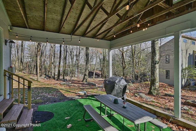 36 Maplewood Rd, Lake Harmony, PA 18624 - sunroom featuring vaulted ceiling