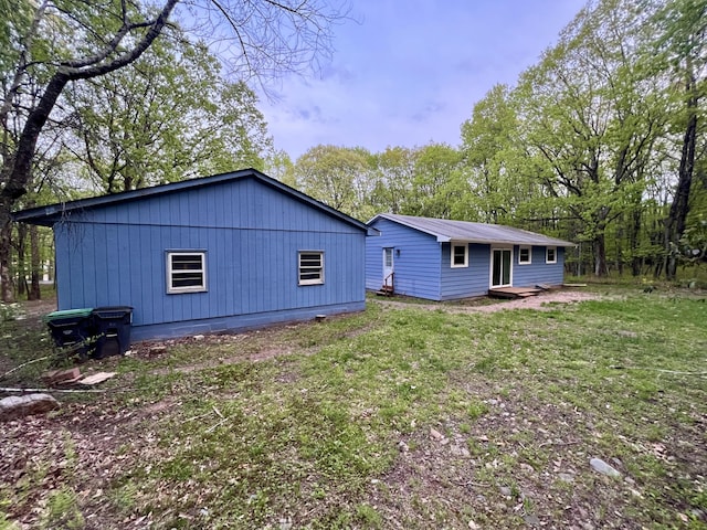 back of house featuring a yard