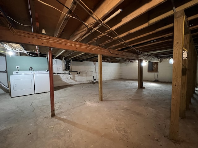 unfinished below grade area featuring independent washer and dryer