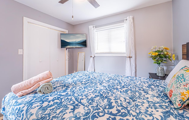 bedroom featuring a ceiling fan and a closet