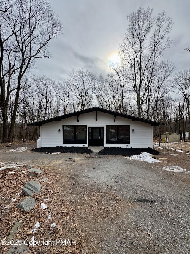 view of front of property