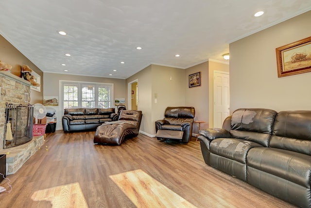 154 Elgin Way, Bushkill, PA 18324 - living room featuring baseboards, ornamental molding, recessed lighting, and wood finished floors