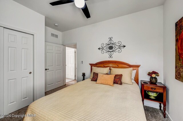 bedroom featuring carpet, visible vents, and a ceiling fan