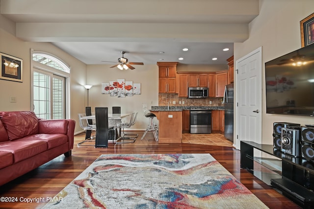 living room with dark wood-style floors, baseboards, a ceiling fan, and recessed lighting