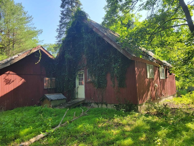 108 Stag Ct, Bushkill, PA 18324 - view of side of property