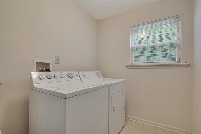 706 Franklin Ct, East Stroudsburg, PA 18302 - laundry area with washing machine and clothes dryer and baseboards