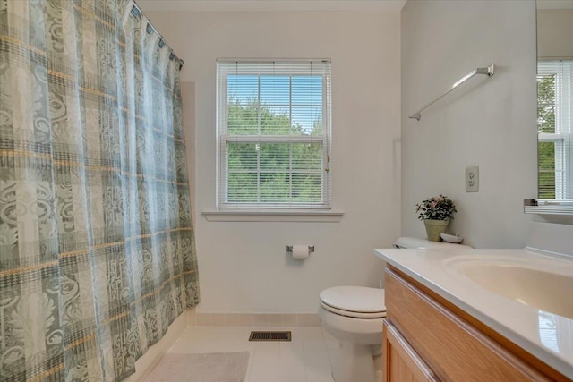 706 Franklin Ct, East Stroudsburg, PA 18302 - full bath featuring vanity, tile patterned flooring, and curtained shower