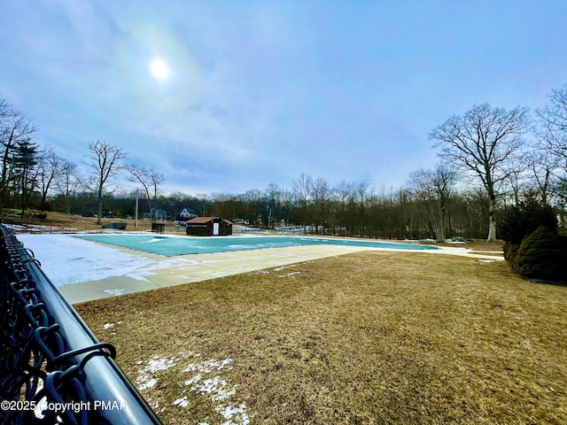 view of swimming pool with a lawn