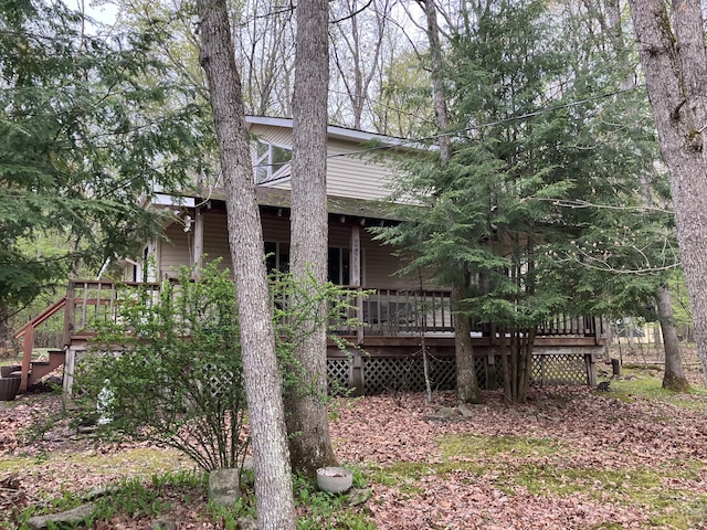 20 Horseshoe Dr, White Haven, PA 18661 - back of property with a wooden deck