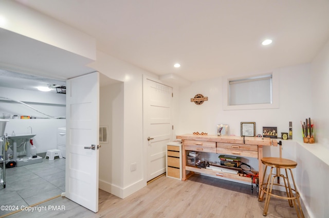 bathroom with baseboards, visible vents, wood finished floors, and recessed lighting