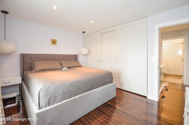 bedroom featuring a closet, visible vents, wood finished floors, and recessed lighting