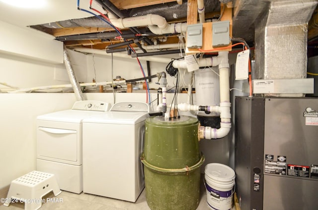 washroom with laundry area and washing machine and dryer