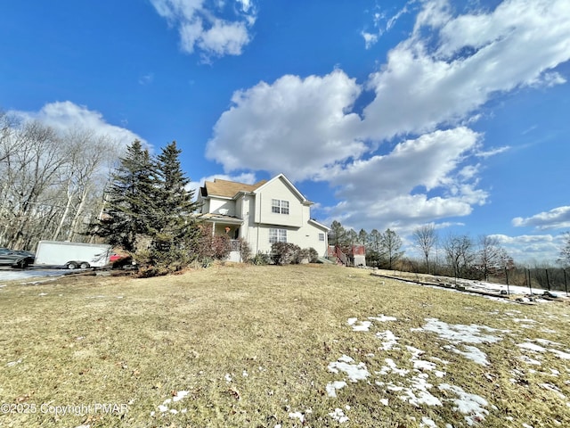 view of front of property with a front yard