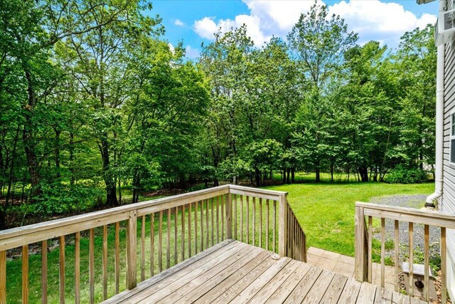2615 Vista Dr, Blakeslee, PA 18610 - deck featuring a yard