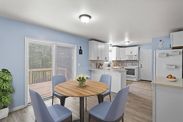 2615 Vista Dr, Blakeslee, PA 18610 - dining space with light wood-style flooring and baseboards