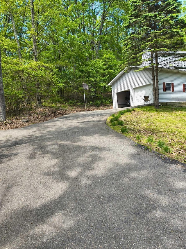 1019 Jackson View Rd, Stroudsburg, PA 18360 - view of side of property featuring an outbuilding and a garage