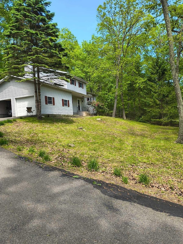 1019 Jackson View Rd, Stroudsburg, PA 18360 - view of grassy yard featuring a garage