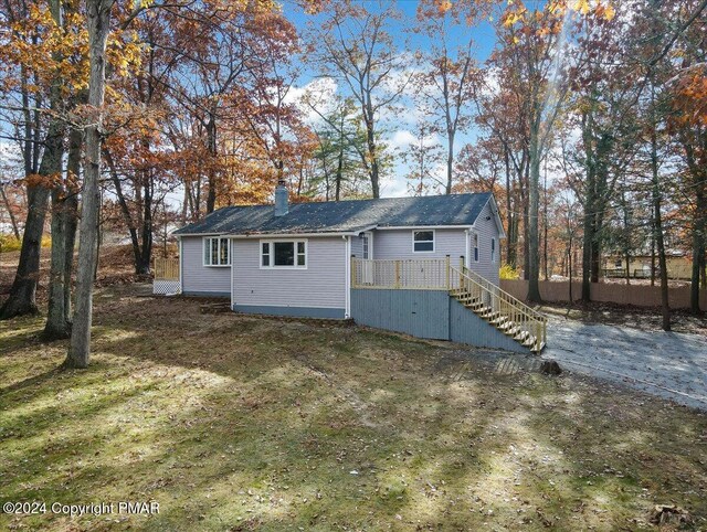 Listing photo 2 for 260 Wynding Way, Bushkill PA 18324