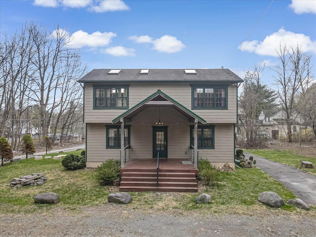 view of front facade with covered porch and a front lawn