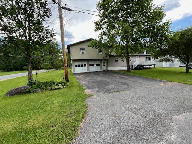 501 Lake Spangenberg Rd, Jefferson Township, PA 18436 - view of front facade with asphalt driveway and a front yard