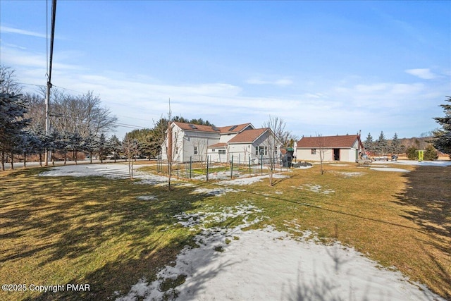 view of front of house featuring a front yard