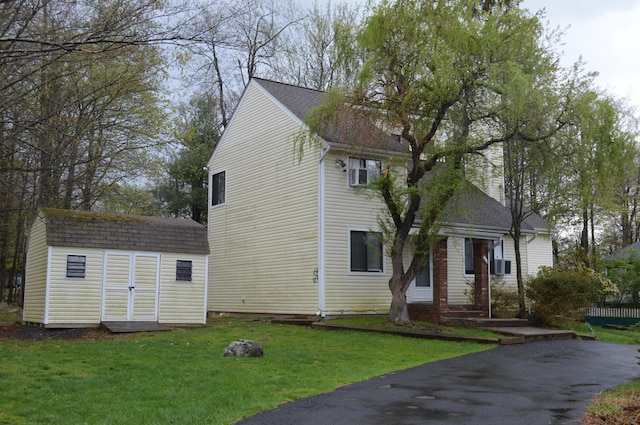 6372 Baltic Ave, Tobyhanna, PA 18466 - view of front facade with roof with shingles and a front lawn