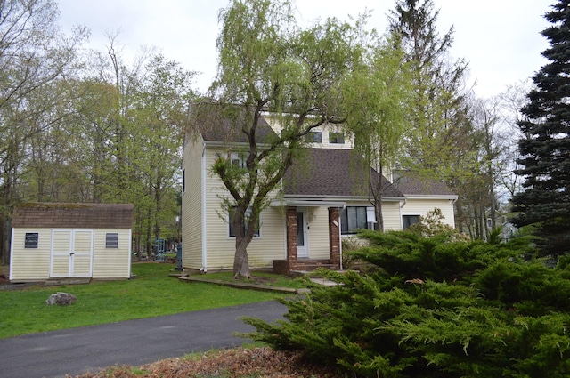 6372 Baltic Ave, Tobyhanna, PA 18466 - view of front of property featuring a front lawn and a shingled roof