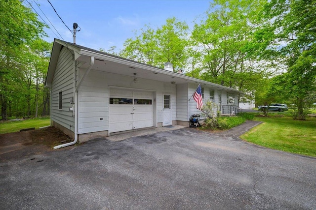 126 Keystone Ln, Tobyhanna, PA 18466 - view of front of home with a chimney and a front yard