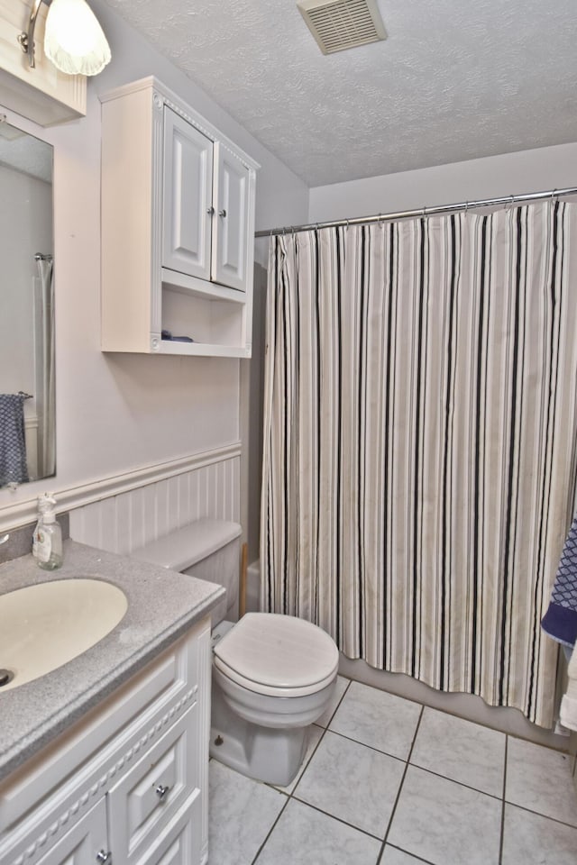248 Miller Dr, Pocono Pines, PA 18350 - full bath with tile patterned flooring, visible vents, toilet, vanity, and shower / bath combo