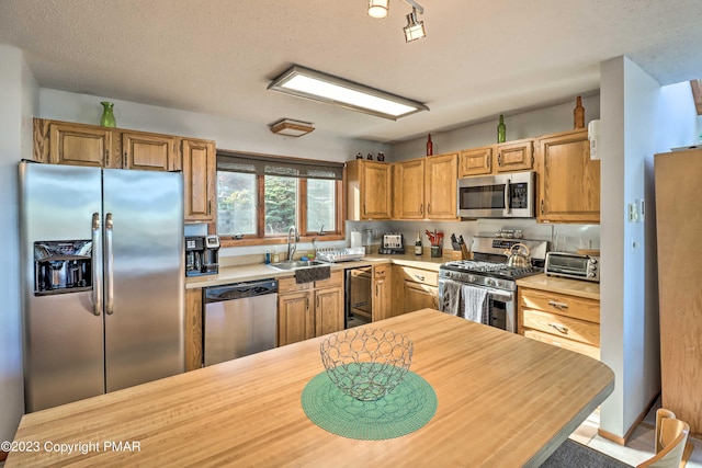 296 Overlook Way, Tannersville, PA 18372 - kitchen with appliances with stainless steel finishes, a sink, a toaster, light countertops, and beverage cooler
