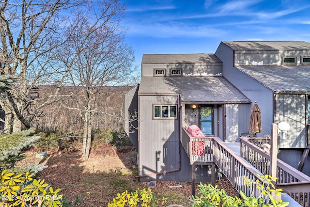 296 Overlook Way, Tannersville, PA 18372 - view of front facade featuring a shingled roof