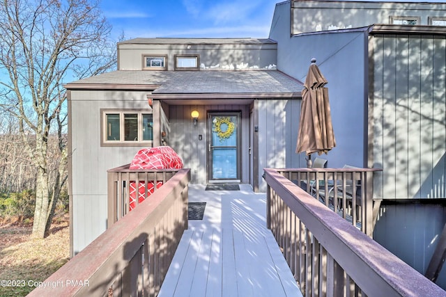 296 Overlook Way, Tannersville, PA 18372 - view of front of property featuring a shingled roof