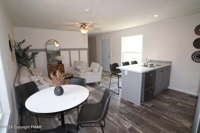 dining space featuring ceiling fan, dark wood-type flooring, recessed lighting, and baseboards